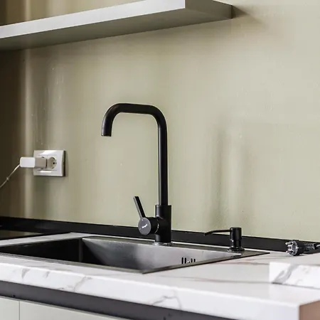 Amel's By Pikhost * Τίρανα